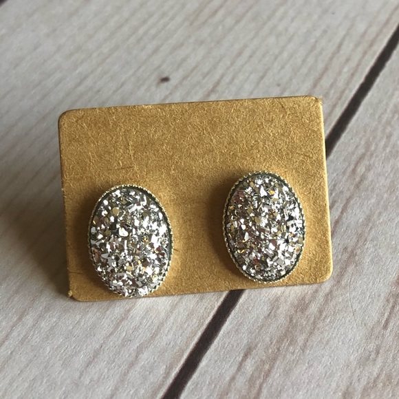 Silver Oval Chunky Druzy Stud Earrings! - Picture 3 of 6